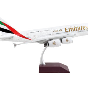 Airbus A380-800 Commercial Aircraft "Emirates Airlines - A6-EVC" White with Striped Tail "Gemini 200" Series 1/200 Diecast Model Airplane by GeminiJets Product by Diecast Mania